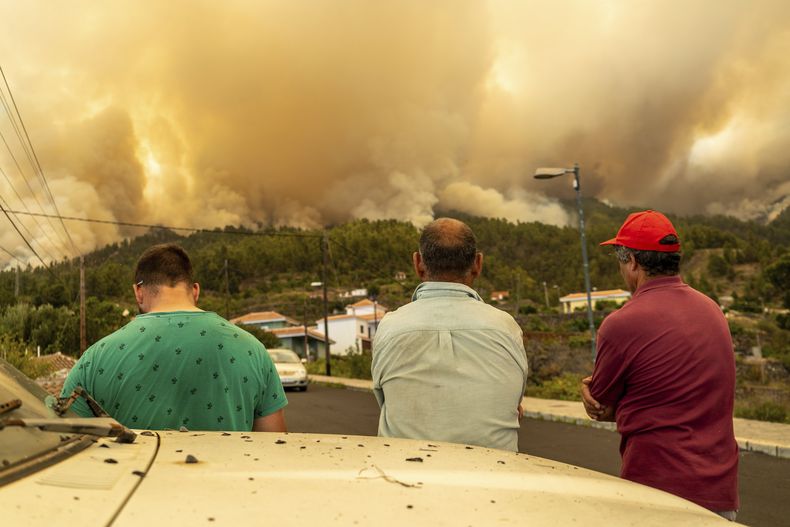 M S De Personas Son Evacuadas Por Incendio Forestal Fuera De