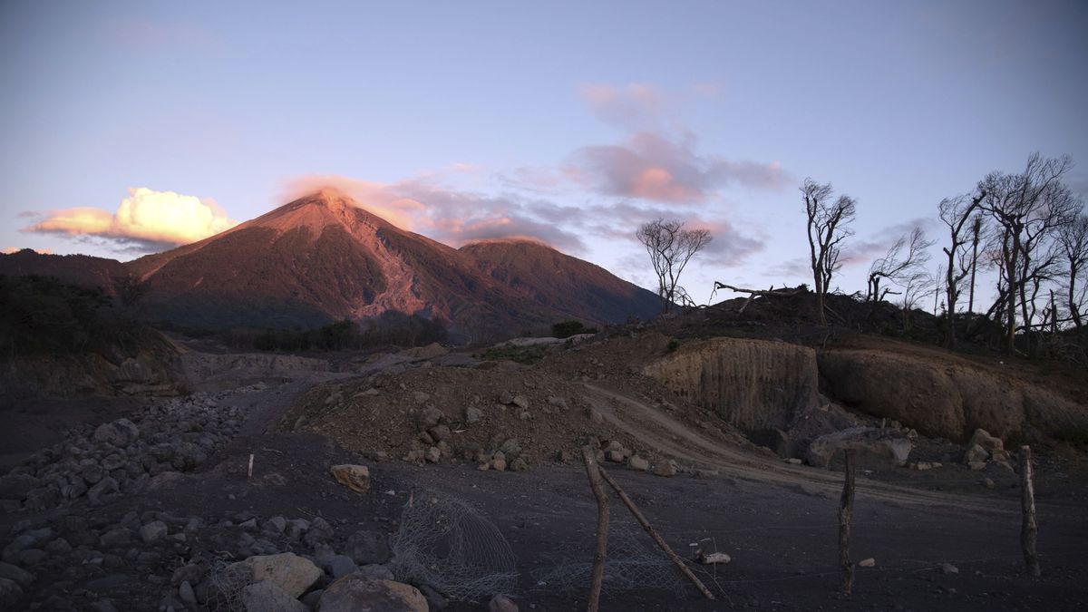 Guatemala Evacuan A Dos Comunidades Por Actividad De Volc N