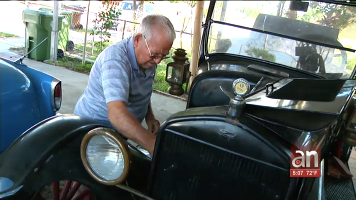 Mec Nico Cubano Y Coleccionista De Carros Antiguos Es V Ctima De Robo