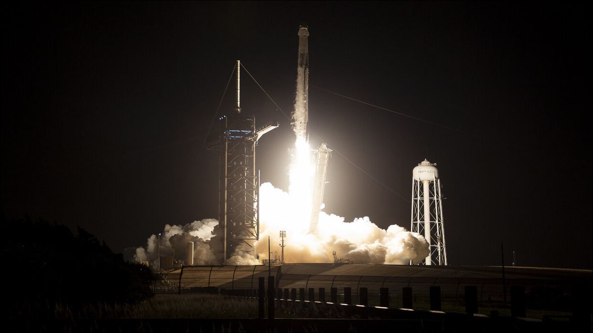 Los Astronautas De La Crew Ya Est N Dentro De La Eei Y Comienzan Una