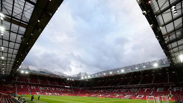 ARCHIVO - Foto del 13 de marzo del 2025, el estadio de Old Trafford antes del encuentro de la Liga Europa entre el Manchester United y la Real Sociedad. (AP Foto/Dave Thompson, Archivo)