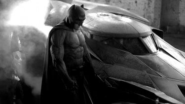 americateve | El protagonista de 'Batman v Superman: Dawn of Justice', que se estrenará en 2016, preguntó si podía llevarse al disfraz a su casa de recuerdo