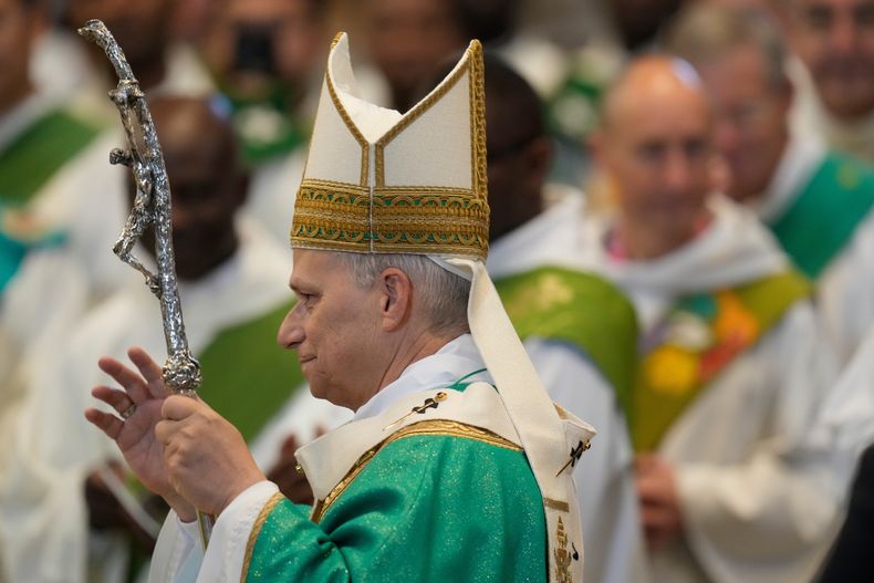 El papa León XIV preside una misa en la Plaza de San Pedro, en el Vaticano, el 16 de noviembre de 2025. (Foto AP/Gregorio Borgia)