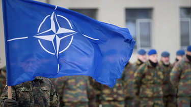 otan y ue escenifican su union y avisan a putin que tendra que explicar a los rusos el dano de las sanciones