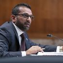 El director del FBI, Kash Patel, testifica ante una comisión del Senado, en el Capitolio, en Washington, el jueves 8 de mayo de 2025. (AP Foto/Jose Luis Magana)