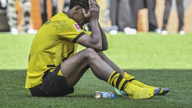 Sebastien Haller, del Borussia Dortmund, se lamenta tras el empate ante Mainz, que sentencia la coronación del Bayern Múnich, el sábado 27 de mayo de 2023 (Bernd Thissen//dpa via AP)
