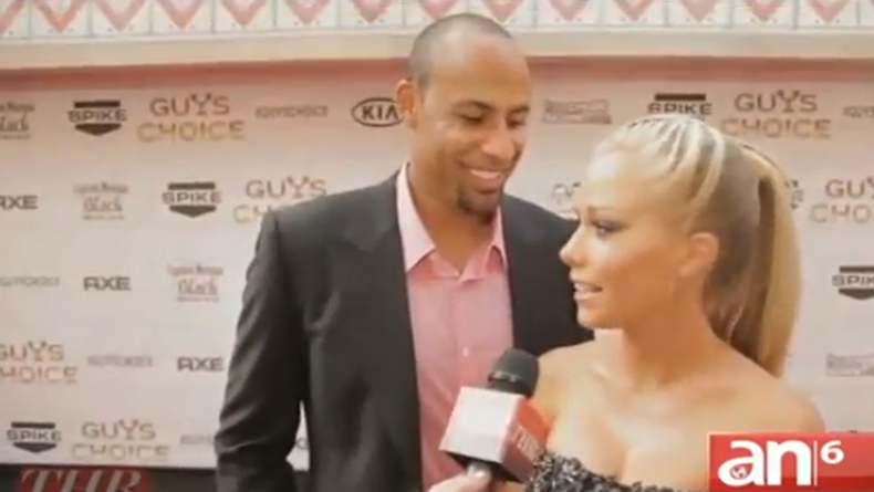 Las celebridades se ponen creativas a la hora del sexo y una cama no es suficiente para ellos. Por lo que algunos de ellos han querido arriesgarse, sin importarles que pudieran ser descubiertos, con la finalidad de tener encendida la llama de la pasión y