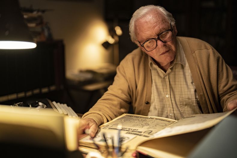 En esta imagen proporcionada por Bleecker Street, Anthony Hopkins en una escena de One Life. (Bleecker Street vía AP)