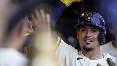 Con jonrones de Adames y Taylor, Cerveceros se imponen