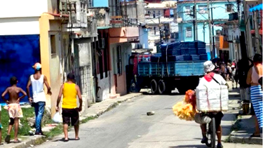 camion cargado de ataudes se estrella contra una vivienda en regla, la habana