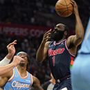 Harden y Embiid logran doble doble; 76ers apalean a Clippers