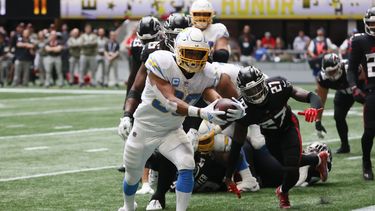 Con gol de campo de Dicker, Chargers ganan a Falcons 20-17