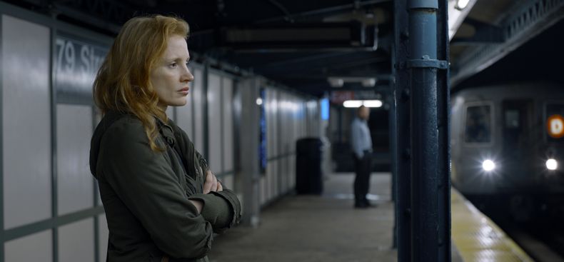 En esta imagen proporcionada por Ketchup Entertainment, Jessica Chastain en una escena de Memory. (Ketchup Entertainment vía AP)