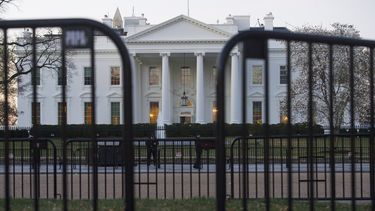 Equipo de Trump dio credenciales de seguridad pese a dudas