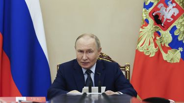 El presidente de Rusia, Vladímir Putin, preside una reunión del Consejo de Seguridad en el Kremlin en Rusia, el lunes 22 de septiembre de 2025. (Alexander Kazakov, Sputnik, Kremlin Pool Foto via AP)