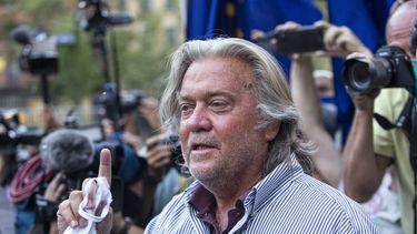 Trump podría indultar a su exjefe de estrategia Steve Bannon