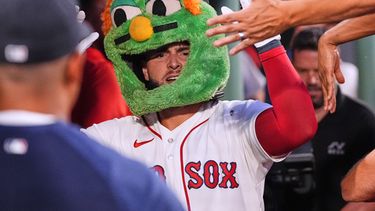 El venezolano Wilyer Abreu, de los Medias Rojas de Boston, festeja tras conectar un jonrón ante los Medias Blancas de Chicago, el miércoles 5 de agosto de 2026 (AP Foto/Charles Krupa)