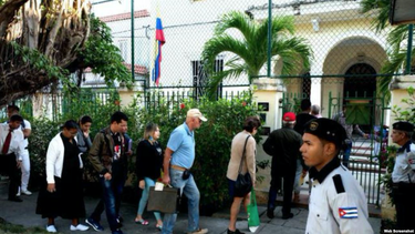cierre temporal de consulado de colombia en la habana afecta a decenas de cubanos
