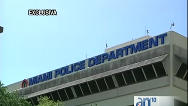 dos oficiales de la policia de miami estan siendo objeto de sendas investigaciones paralelas