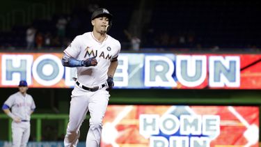 stanton llega a yanquis en canje con marlins