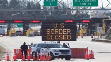 Canadá extiende el cierre de su frontera con EEUU durante otros 30 días