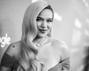 Karol G desafía las restricciones de Instagram tras compartir una ardiente foto sin sostén y en malla