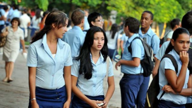 expulsan a alumno de su escuela por camiseta que decia miami, florida