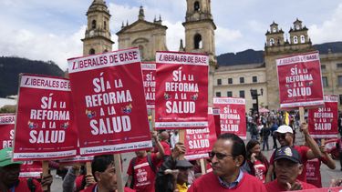 Colombia: Petro cambia tres ministros en debate de reformas