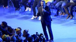 El ministro de Economía argentino y candidato a las primarias presidenciales del partido gobernante, Sergio Massa, habla durante un mitin de campaña con los trabajadores de la Confederación General del Trabajo, en Buenos Aires, Argentina, el martes 8 de agosto de 2023. Habrá elecciones primarias para todos los partidos políticos en Argentina el 13 de agosto. (AP Foto/Natacha Pisarenko)