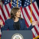 La vicepresidenta Kamala Harris hace campaña por la presidencia como posible candidata demócrata durante un acto en el West Allis Central High School el martes 23 de julio de 2024, en West Allis, Wisconsin. (AP Foto/Kayla Wolf)