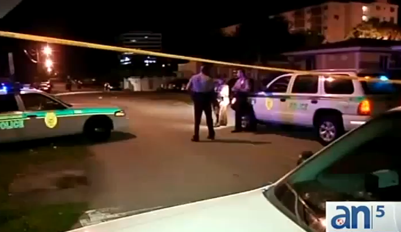 Un hombre fue aerotransportado al centro de traumatología del hospital Jackson después de recibir un disparo en la cabeza en un estacionamiento de una tienda Kmart en el noroeste de Miami Dade.