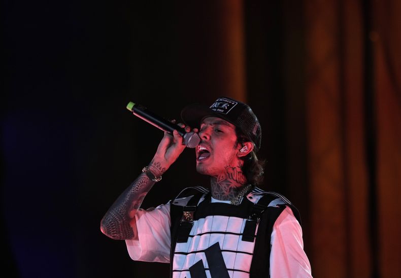 El cantante mexicano Natanael Cano durante su presentación en el primer día del festival Arre en la Ciudad de México el domingo 10 de septiembre de 2023. (Foto AP/Fernando Llano)