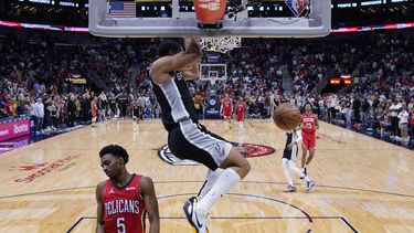 Triple doble de Murray da triunfo a Spurs sobre Pelicans