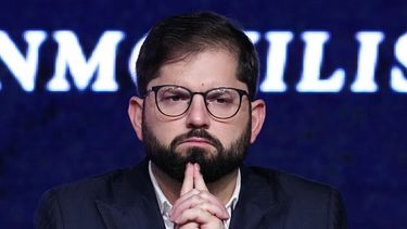 ARCHIVO - El presidente Gabriel Boric asiste a la inauguración del Encuentro Nacional de Empresarios en Santiago, Chile, el 25 de abril de 2024. (AP Foto/Esteban Felix, Archivo)