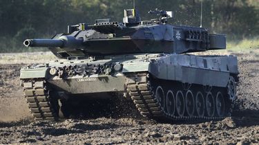 AP Explica: ¿Por qué EEUU optó por envío de tanques Abrams?