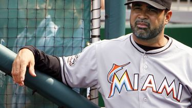Ozzie Guillén dirigirá a los Tiburones en Venezuela