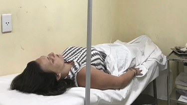 joven inglesa fue a cuba a casarse y termino su luna de miel hospitalizada con salmonela