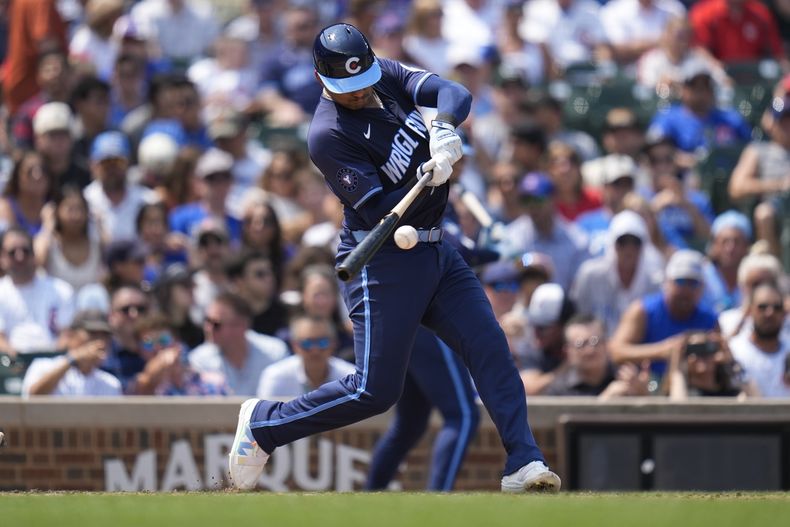 El panameño Christian Bethancourt, de los Cachorros de Chicago, pega un jonrón de tres carreras en el encuentro del viernes 2 de agosto de 2024, ante los Cardenales de San Luis (AP Foto/Erin Hooley)