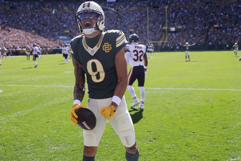 Christian Watson de los Packers de Green Bay festeja tras atrapar un pase de touchdown en el encuentro ante los Bears de Chicago el domingo 11 de octubre del 2026. (AP Foto/Mike Roemer)
