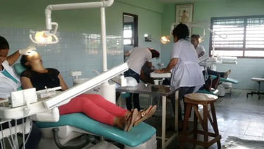 A falta de anestesia, clínicas dentales cubanas extraen muelas con homeopatía