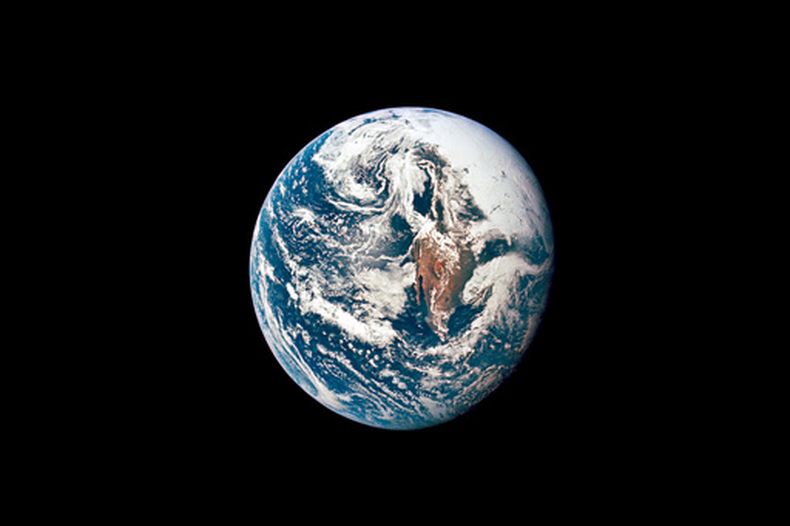 Foto entregada por la NASA, que muestra la Tierra desde la nave espacial Apollo 10 el 18 de mayo de 1969. (NASA via AP)