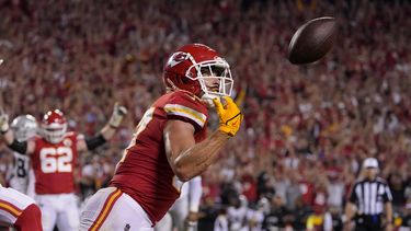Chiefs reaccionan y superan a unos Raiders que dan pelea