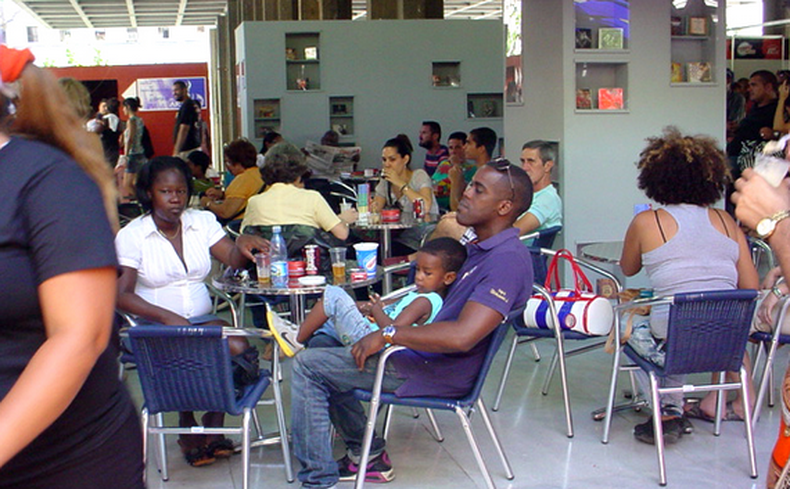 El Gobierno dice que los entregará gradualmente a privados.