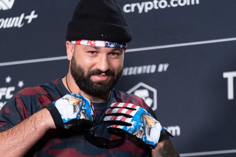 El peleador de UFC Josh Hokit habla en conferencia de prensa durante el día de medios del UFC Freedom 250 el miércoles 10 de junio del 2026. (AP Foto/Manuel Balce Ceneta)