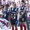 Franco Mastantuono de River Plate ejecuta un tiro libre ante Monterrey en el Mundial de Clubes, el sábado 21 de junio de 2025, en Pasadena, California. (AP Foto/Jae Hong)