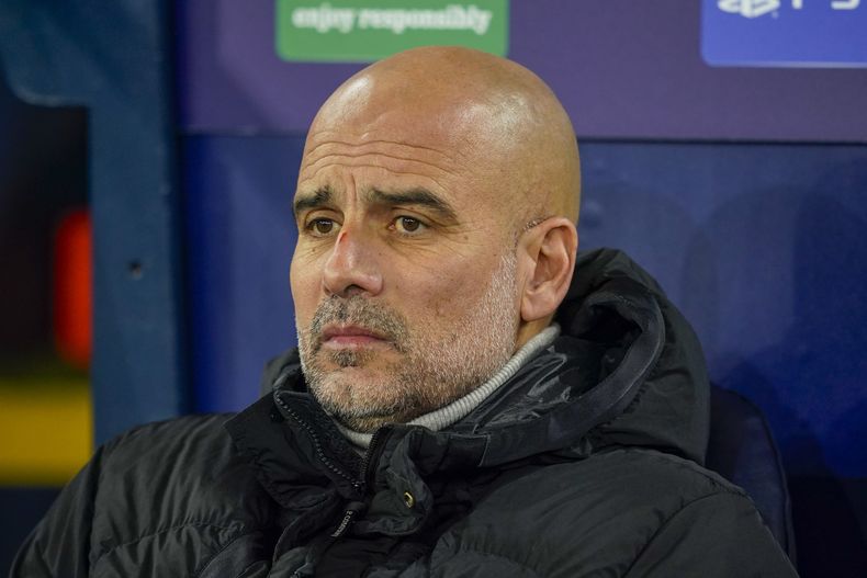 El técnico del Manchester City Pep Guardiola previo al partido contra Feyenoord en la Liga de Campeones, el martes 26 de noviembre de 2024. (AP Foto/Dave Thompson)