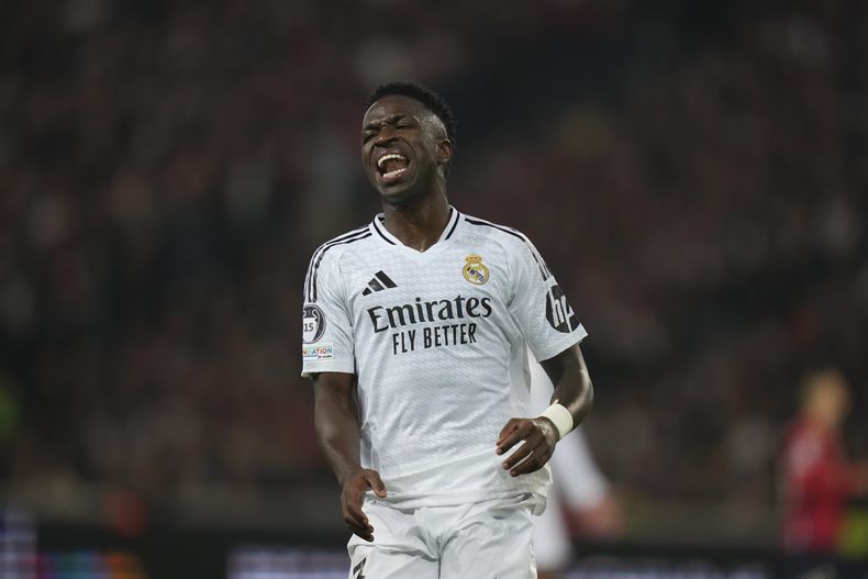 Vinicius Júnior del Real Madrid durante el partido contra Lille en la Liga de Campeones, el miércoles 2 de octubre de 2024, en Lille. (AP Foto/Thibault Camus)