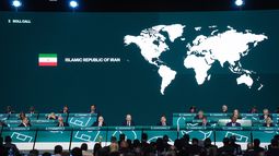 Iran es considerado ausente por el secretario general de la FIFA Mattias Grafstrom durante el paso de lista durante el 76mo Congreso de la FIDA en Vancouver, Canadá el jueves 30 de abril del 2026. (Darryl Dyck/The Canadian Press via AP)