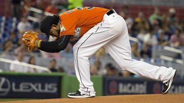 marlins: alvarez fuera por dolencia en hombro y codo