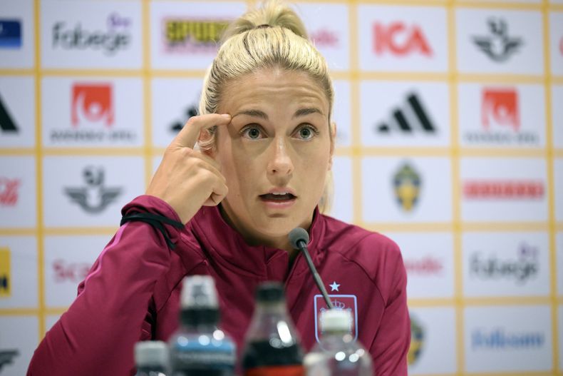 La futbolista española Alexia Putellas durante una rueda de prensa en Gotemburgo, Suecia, el jueves 21 de septiembre de 2023. España enfrentará a Suecia en la Liga de Naciones femenina de la UEFA el viernes. (Bjorn Larsson Rosvall/TT News Agency vía AP)